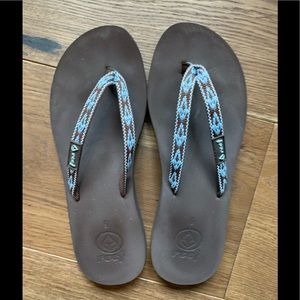 Reef ginger flip flops size 9